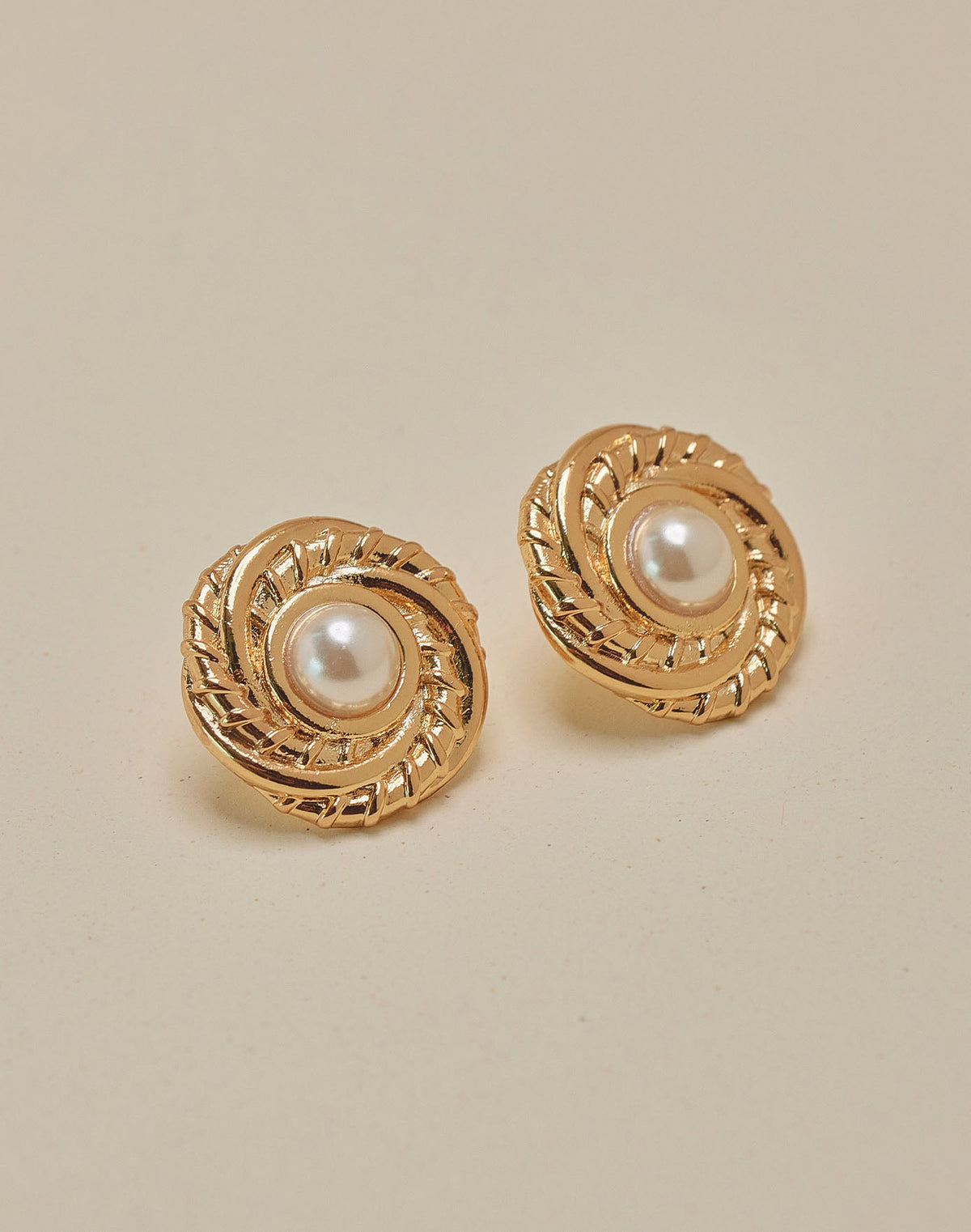 Aretes Italy